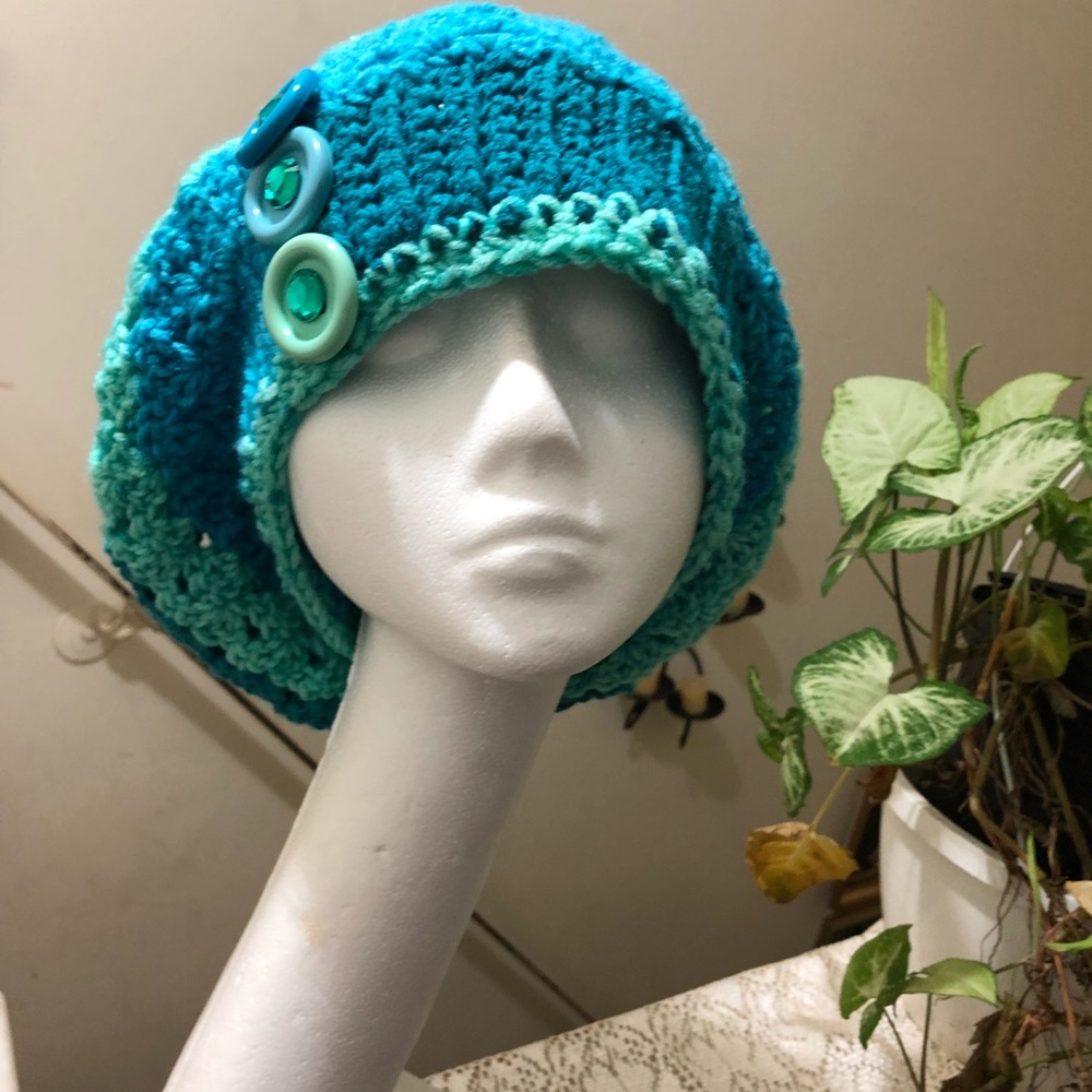 Handmade Ribbed Clustered/Button Hat and Cowl Set - Picture 4 of 5